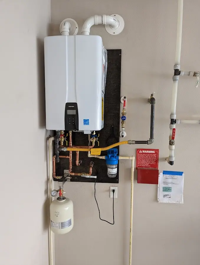 Professional plumber installing copper piping in a Hannibal home